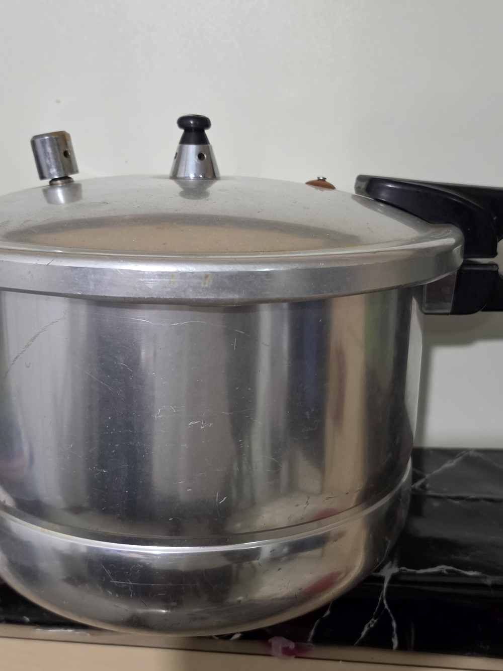 Chef 8QT Aluminum Stove Top Pressure Cooker